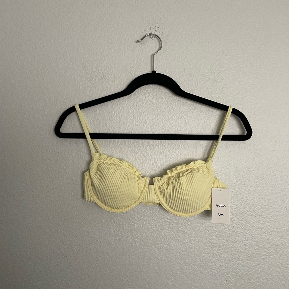 🆕 NWT RVCA yellow ruffle underwire bra bikini top